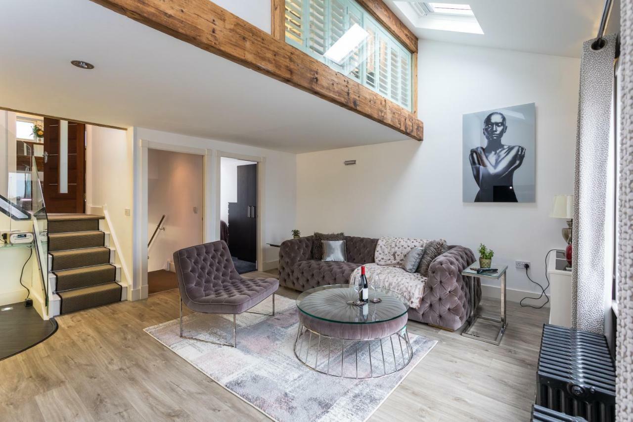 Апартаменты The Penthouse, Opposite Sale Metrolink, Includes Free Parking Экстерьер фото